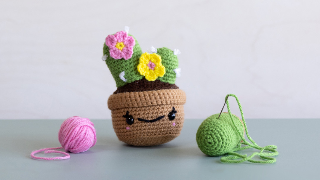 Crochet an Amigurumi Potted Cactus by Vincent Green-Hite - Creativebug