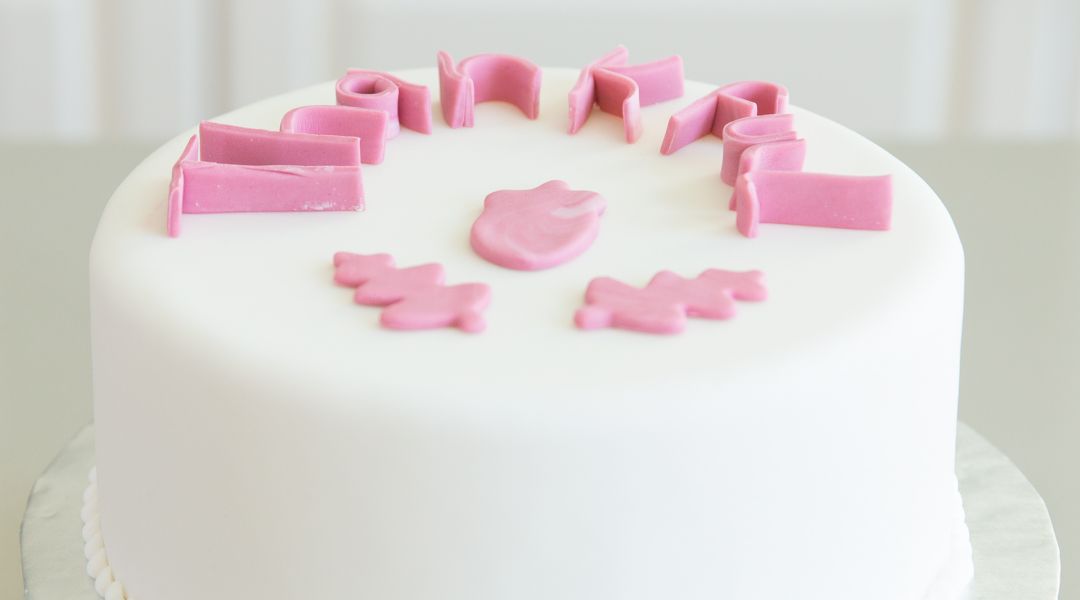 The Wilton Method: How to Make Fondant Letters by Wilton
